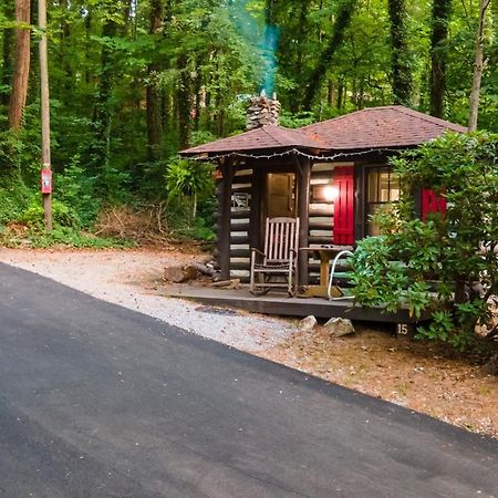 Log Cabin Motor Court Asheville Buitenkant foto