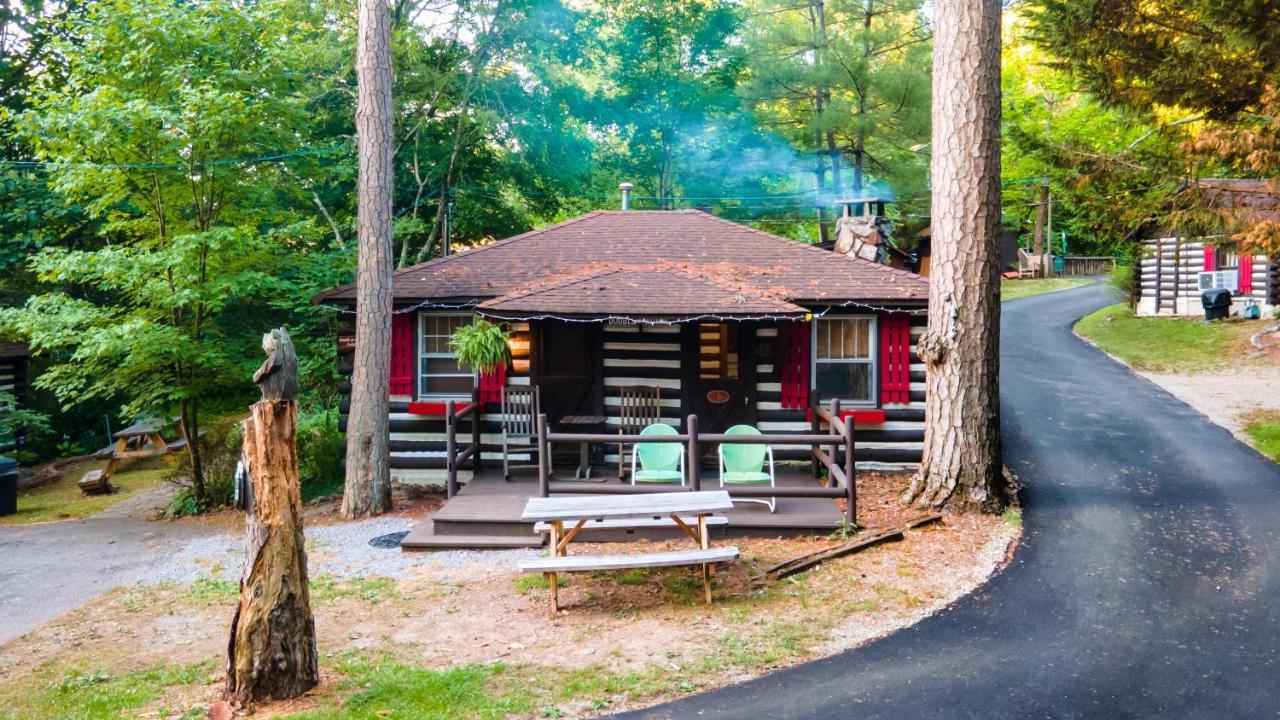 Log Cabin Motor Court Asheville Buitenkant foto