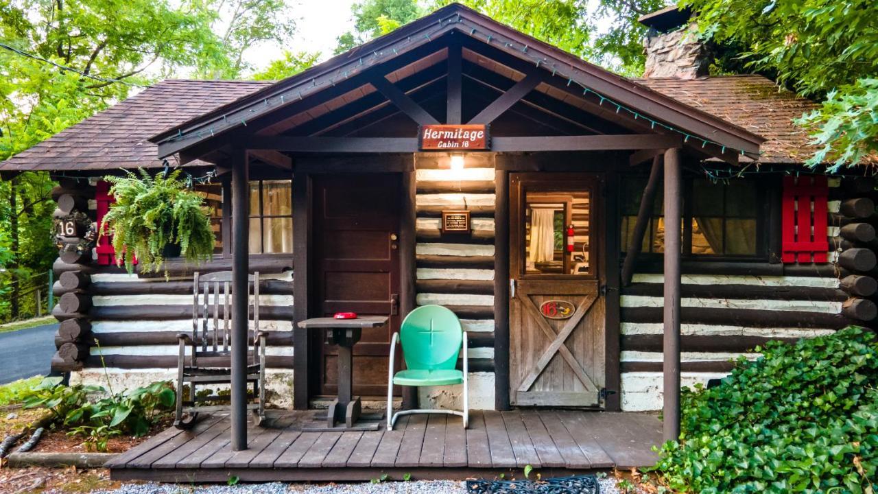 Log Cabin Motor Court Asheville Buitenkant foto