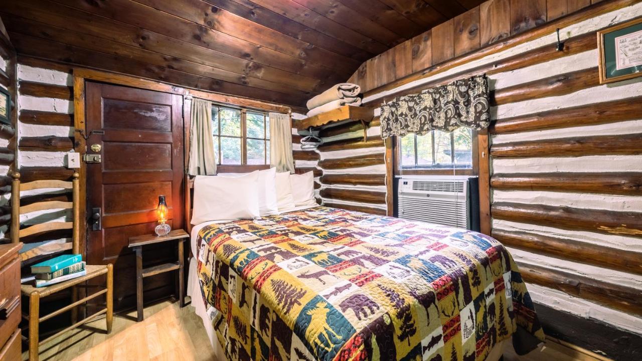 Log Cabin Motor Court Asheville Buitenkant foto