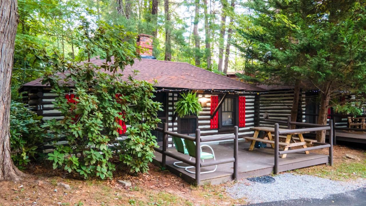 Log Cabin Motor Court Asheville Buitenkant foto