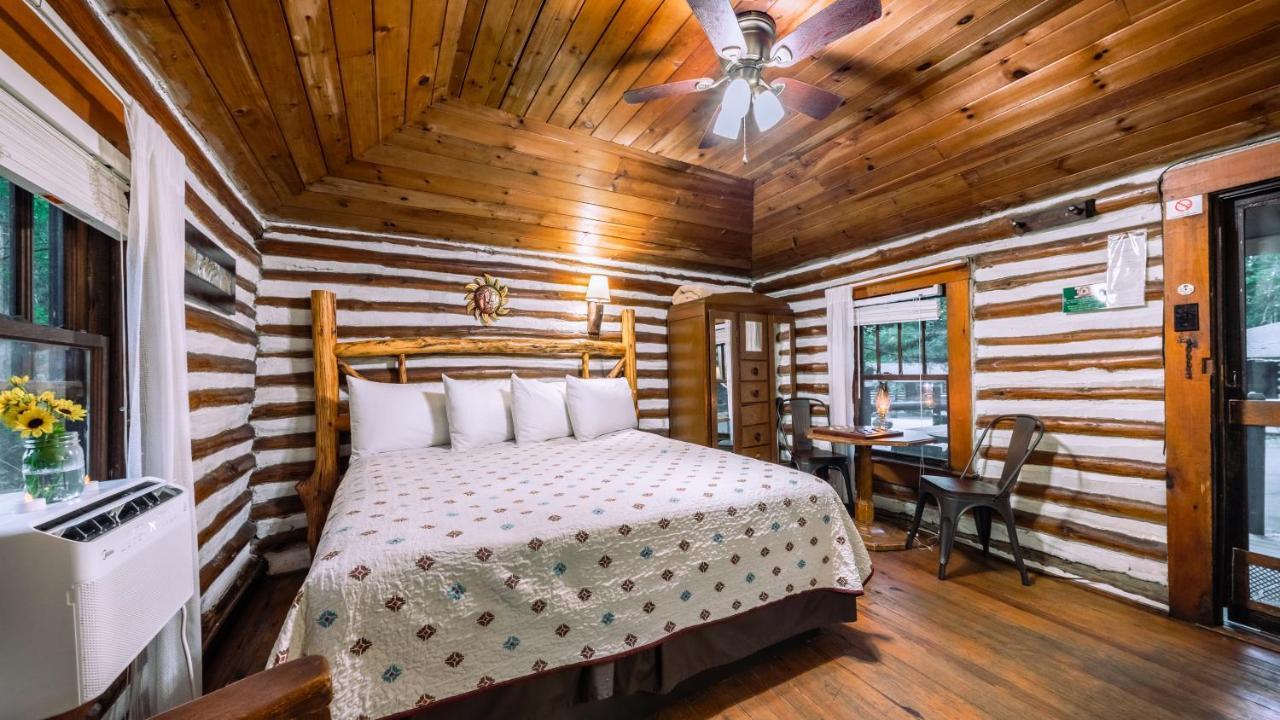 Log Cabin Motor Court Asheville Buitenkant foto