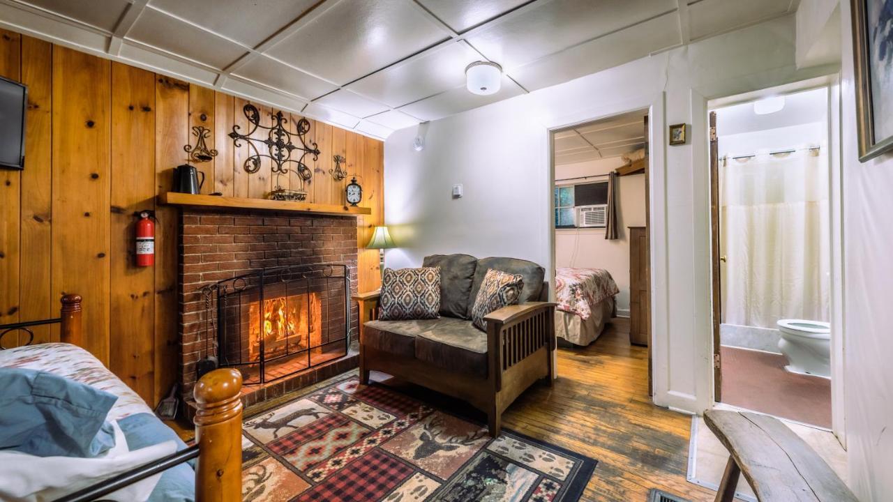 Log Cabin Motor Court Asheville Buitenkant foto