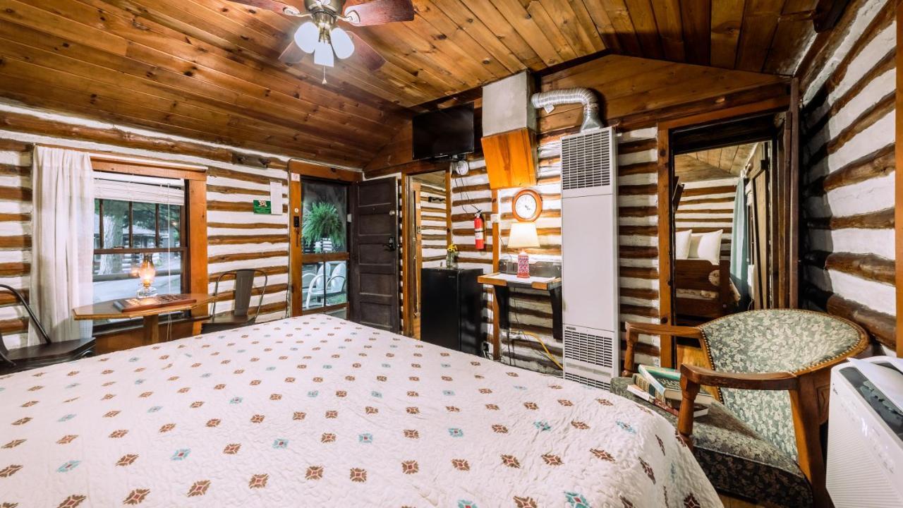 Log Cabin Motor Court Asheville Buitenkant foto
