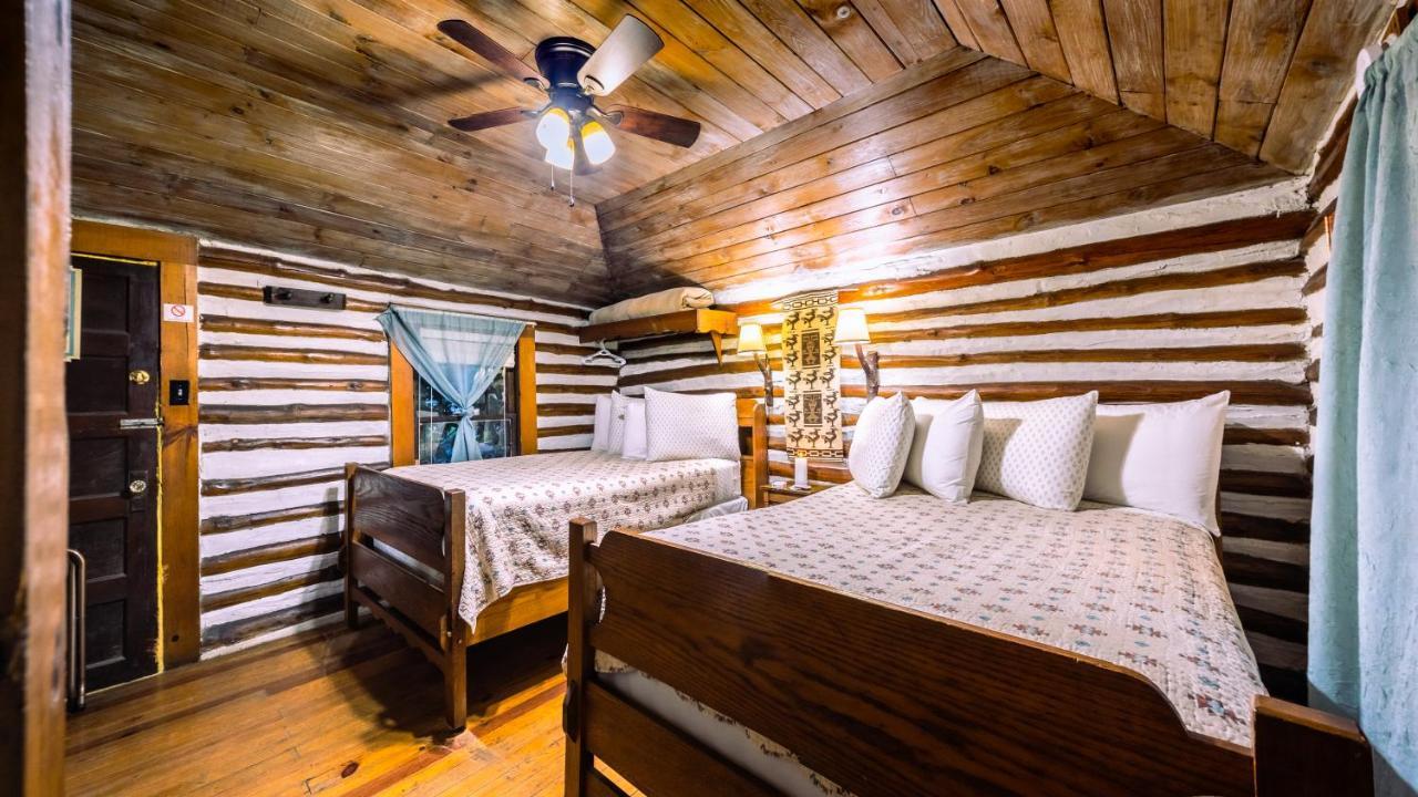 Log Cabin Motor Court Asheville Buitenkant foto