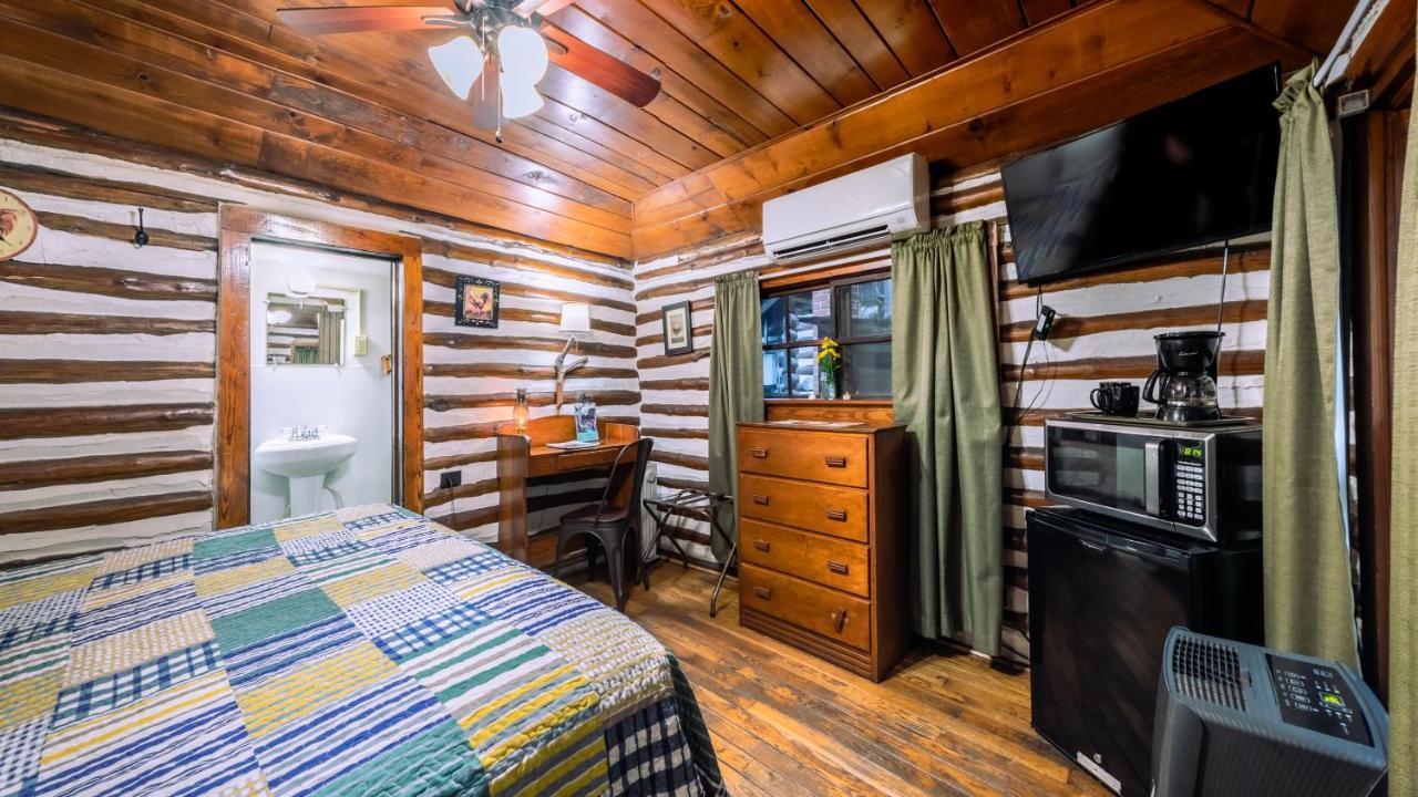 Log Cabin Motor Court Asheville Buitenkant foto