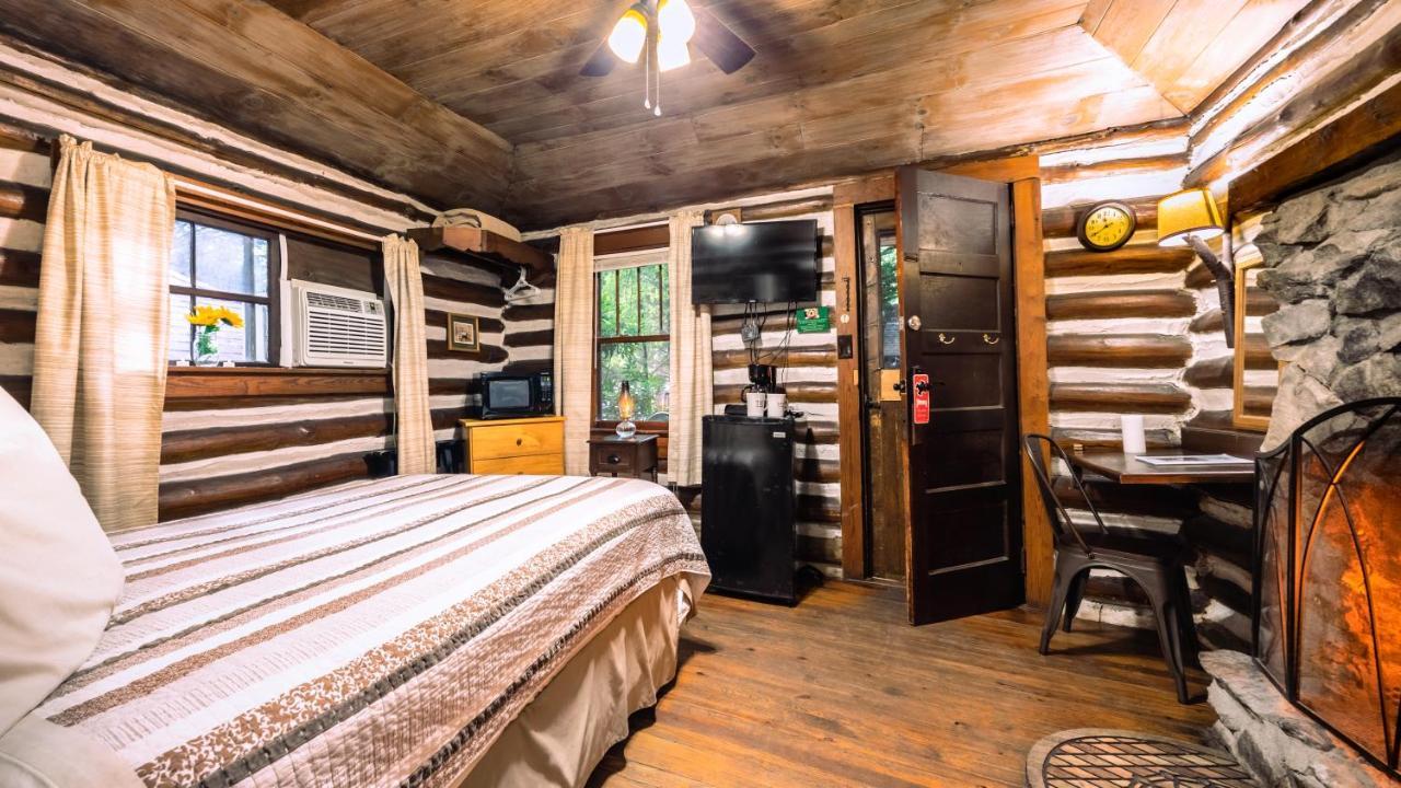 Log Cabin Motor Court Asheville Buitenkant foto