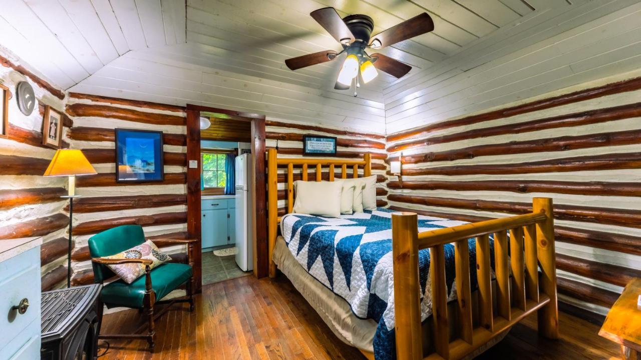 Log Cabin Motor Court Asheville Buitenkant foto