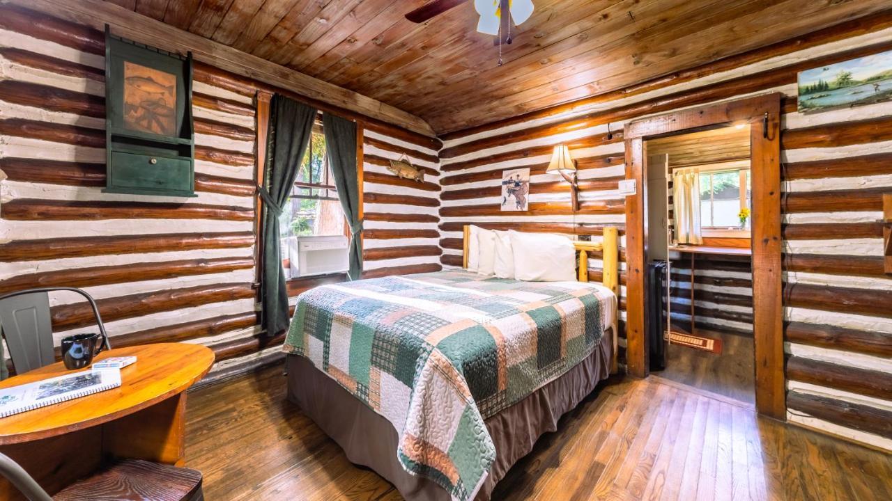 Log Cabin Motor Court Asheville Buitenkant foto