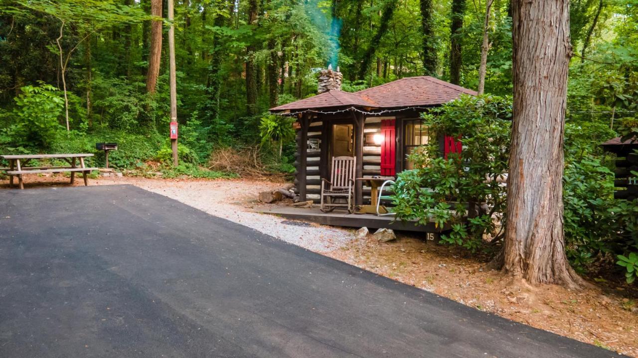 Log Cabin Motor Court Asheville Buitenkant foto